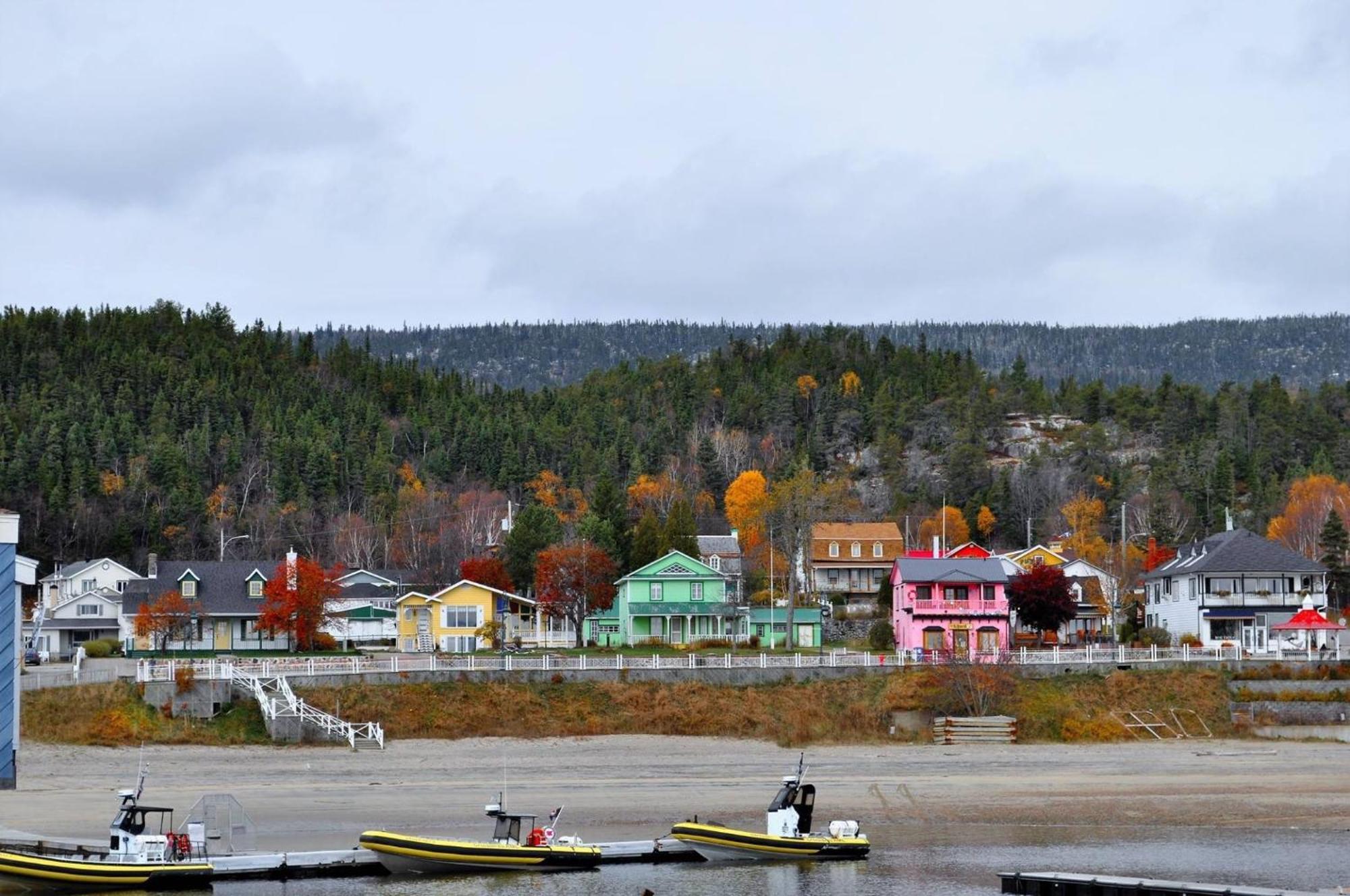 Hotel Le Pionnier Tadoussac Exteriör bild