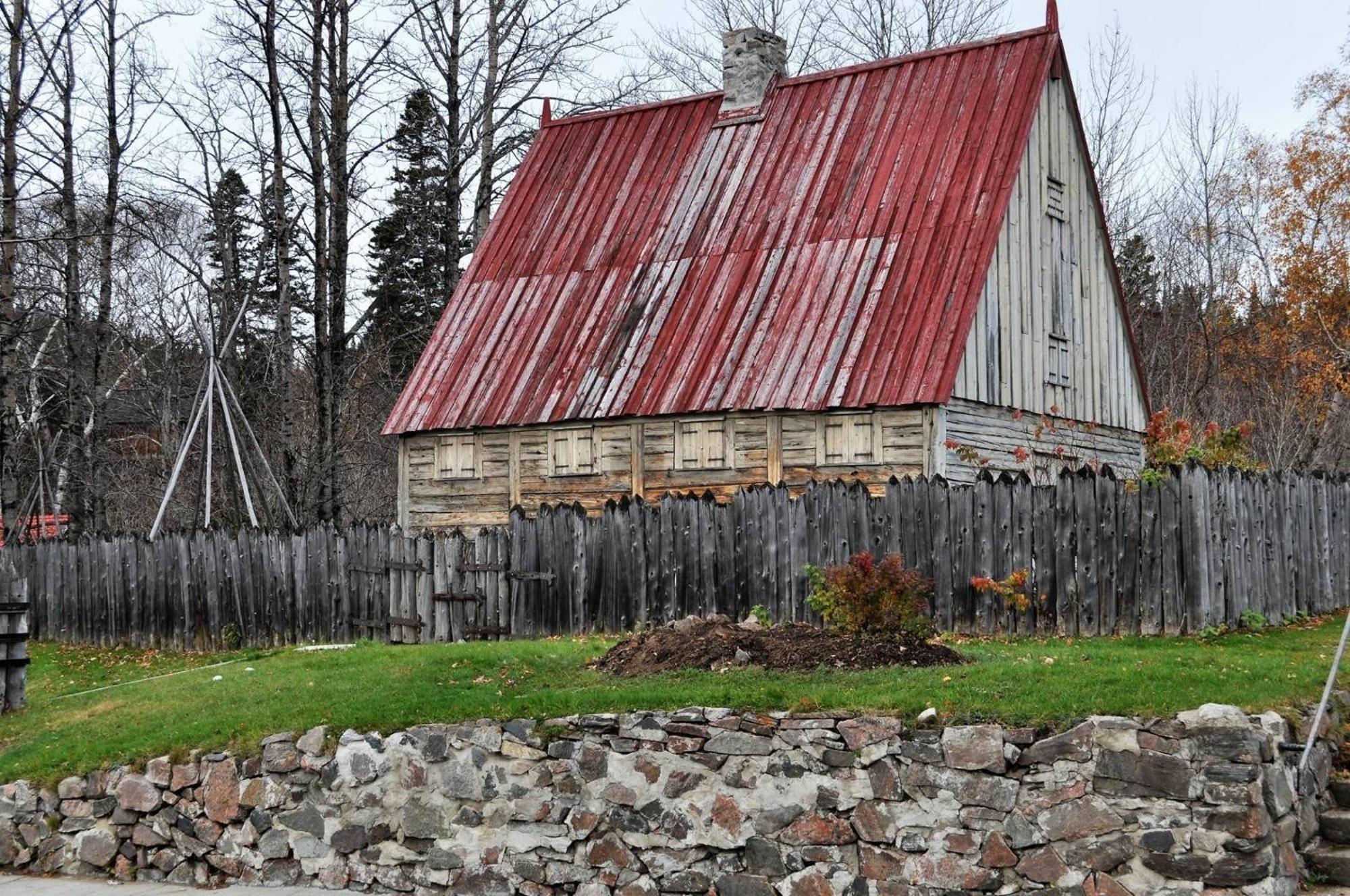 Hotel Le Pionnier Tadoussac Exteriör bild
