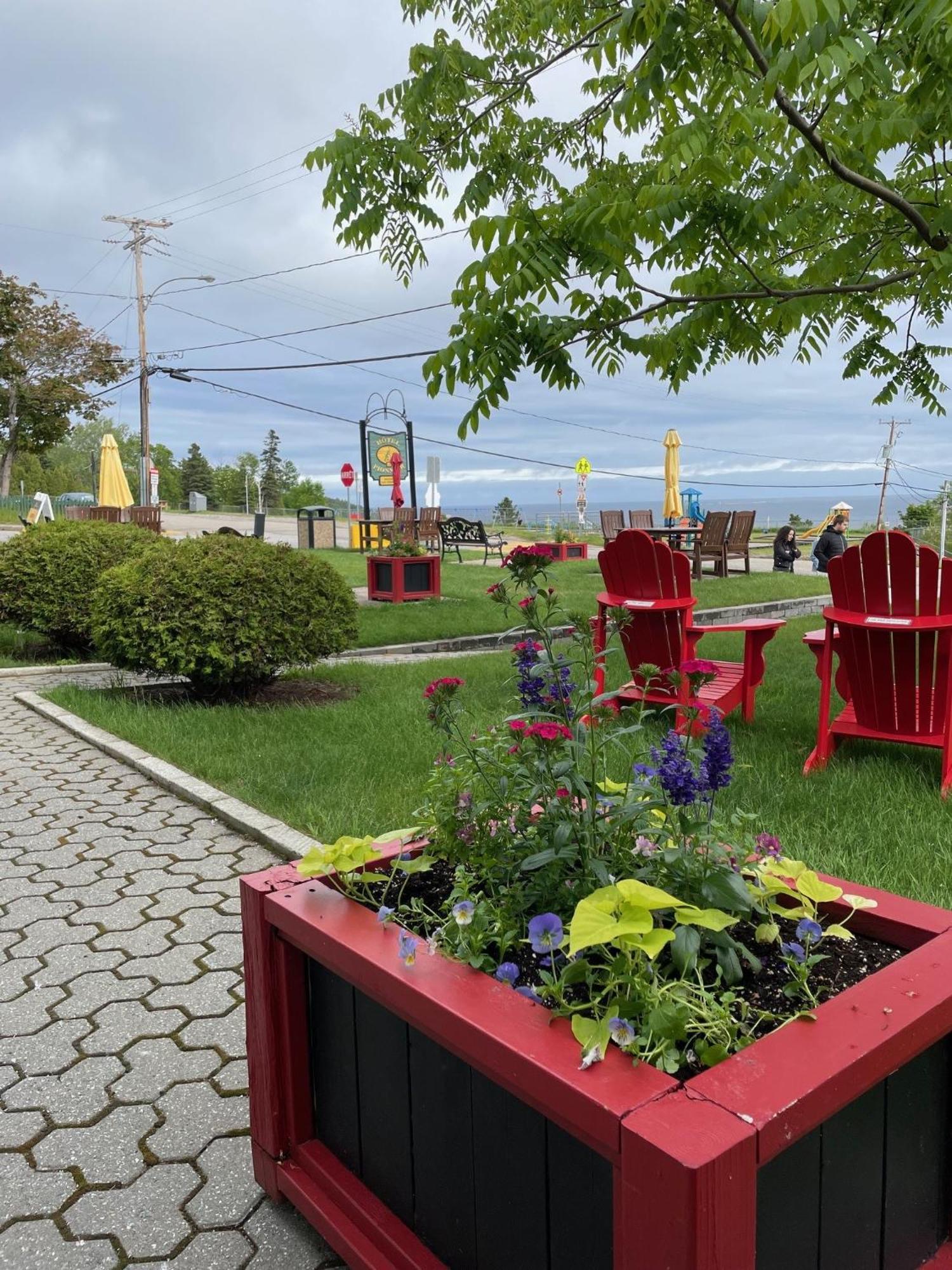 Hotel Le Pionnier Tadoussac Exteriör bild